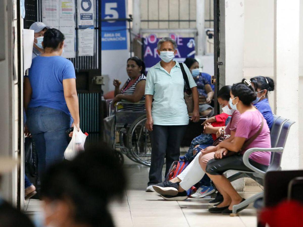 Los grupos más vulnerables por la contaminación son los adultos mayores, niños y enfermos crónicos, datos del Instituto Hondureño de Seguridad Social indican que un promedio de 300 personas son atendidas en la sala de emergencia por problemas respiratorios.