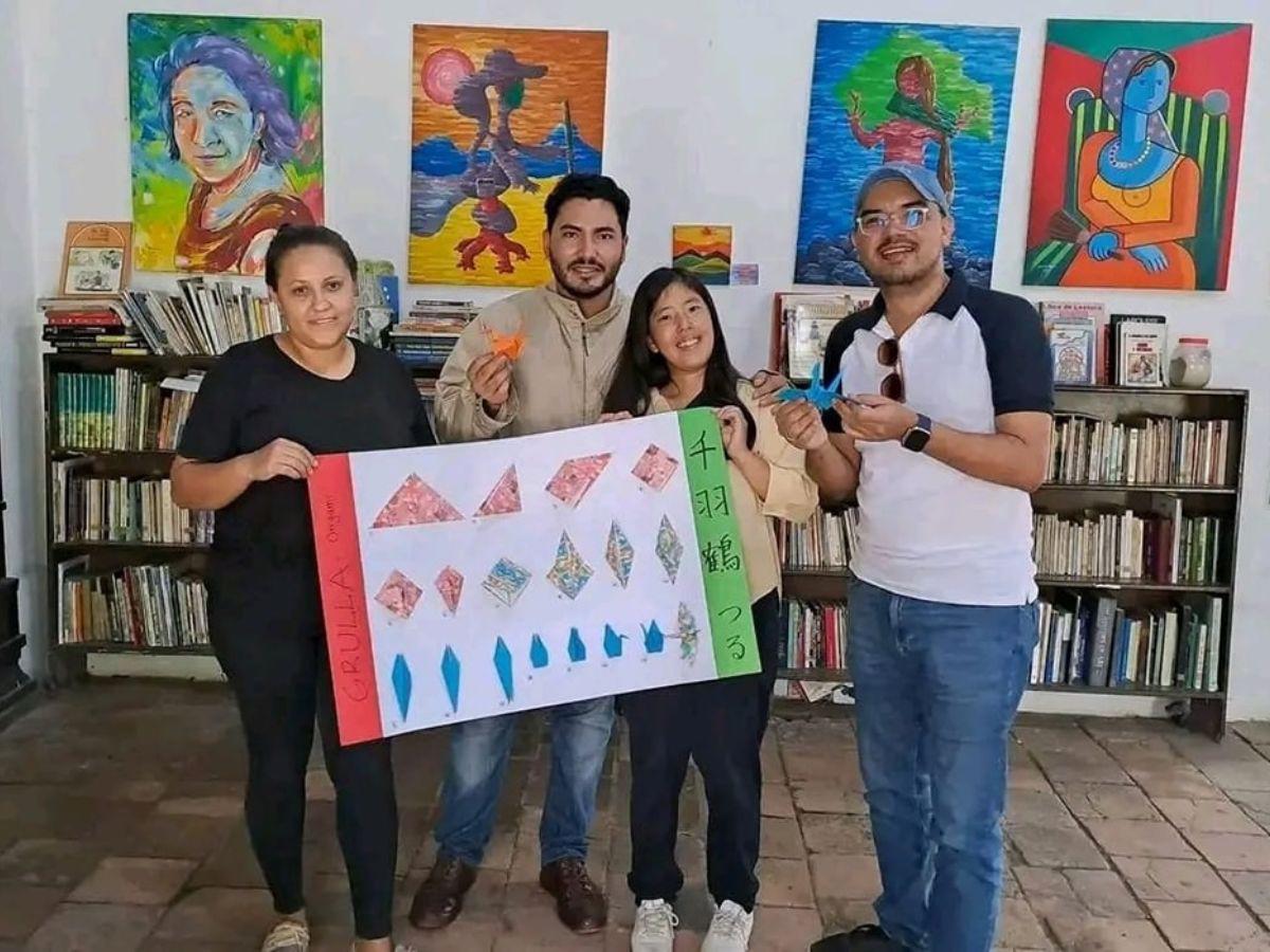 Durante su voluntariado la joven ayudo con la educación de los niños y jóvenes de Honduras.