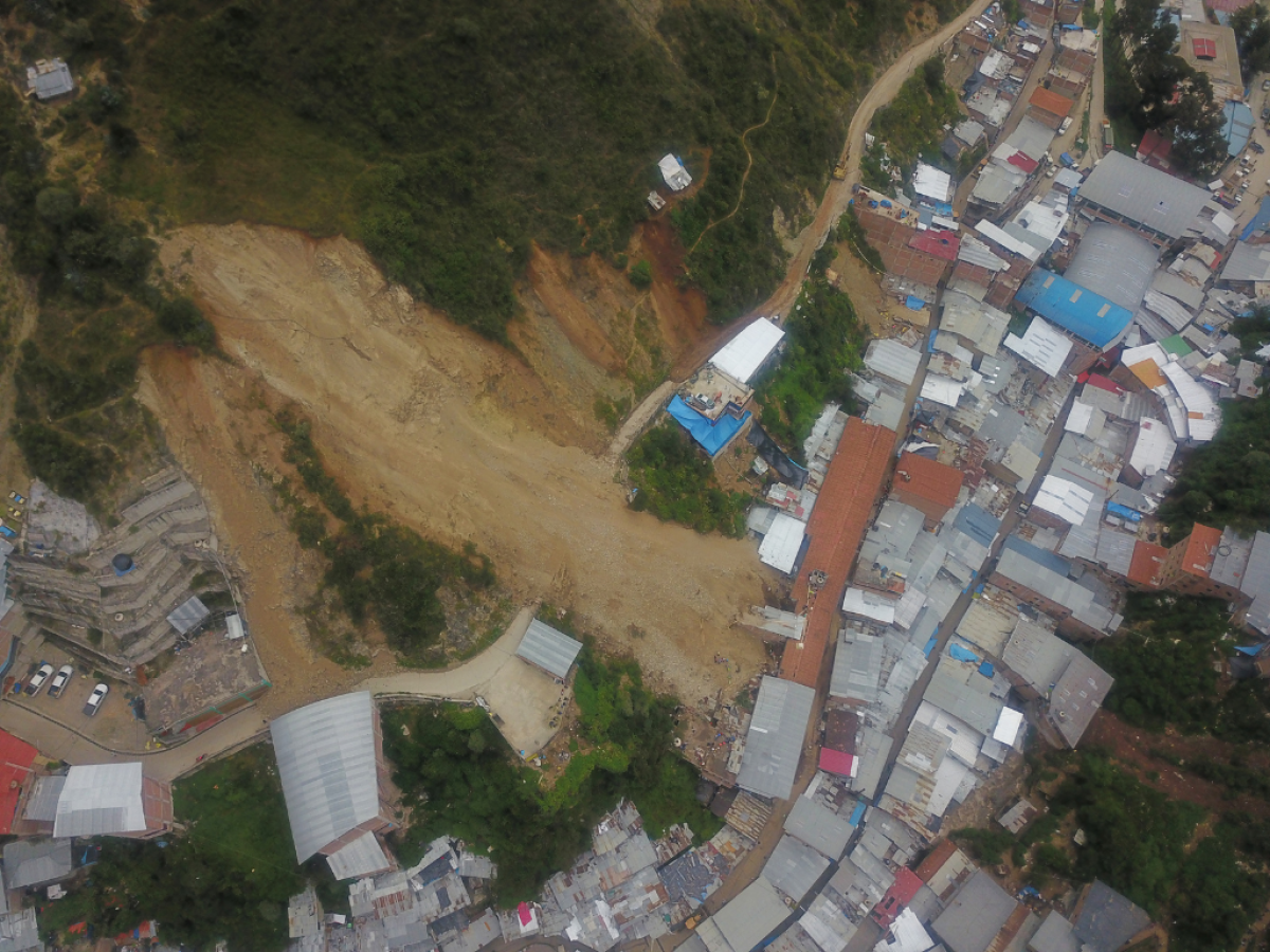 Suben a siete los muertos por alud en Perú