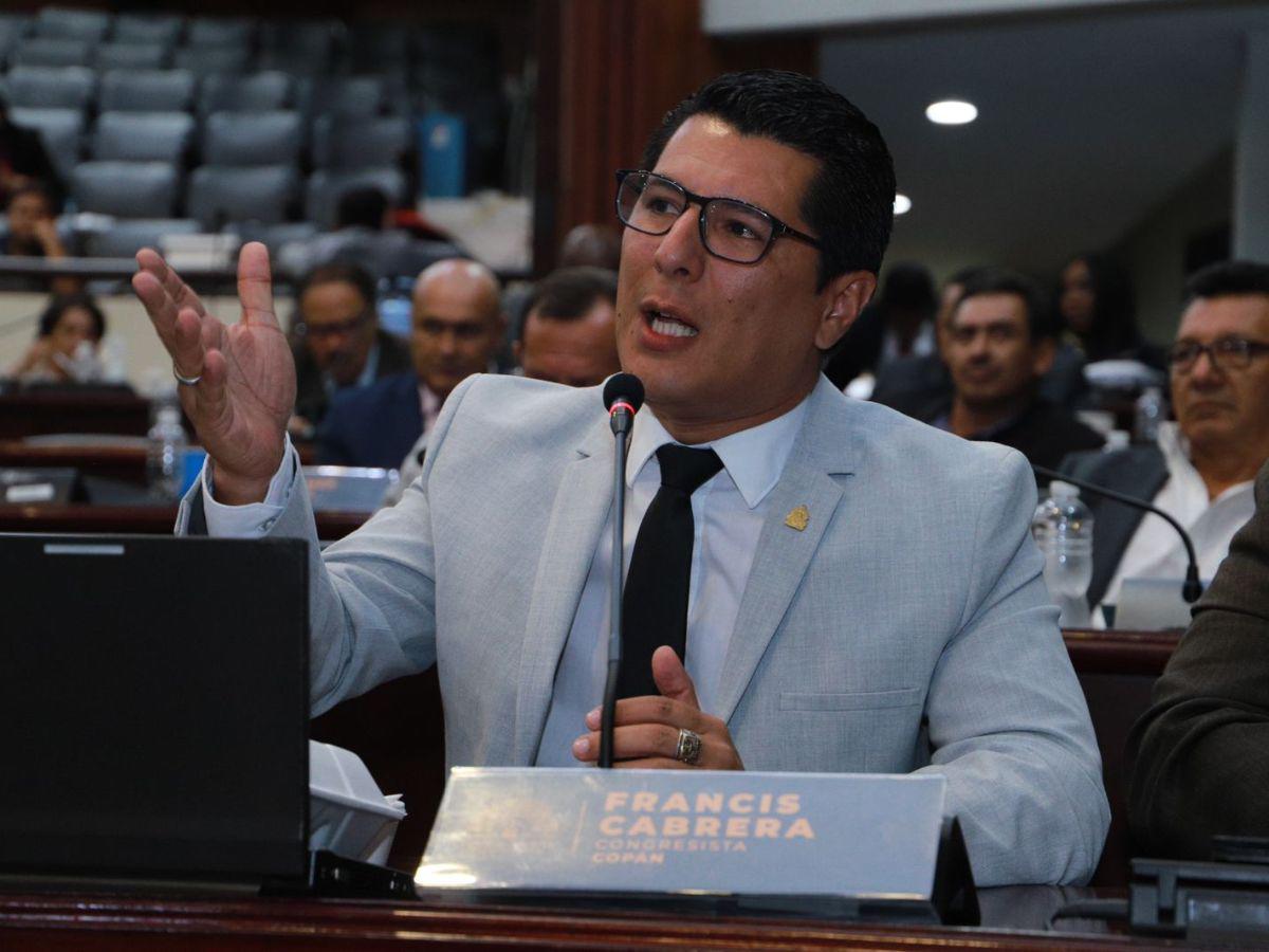 Diputado Francis Cabrera denuncia pretensiones de usurpar sus curules