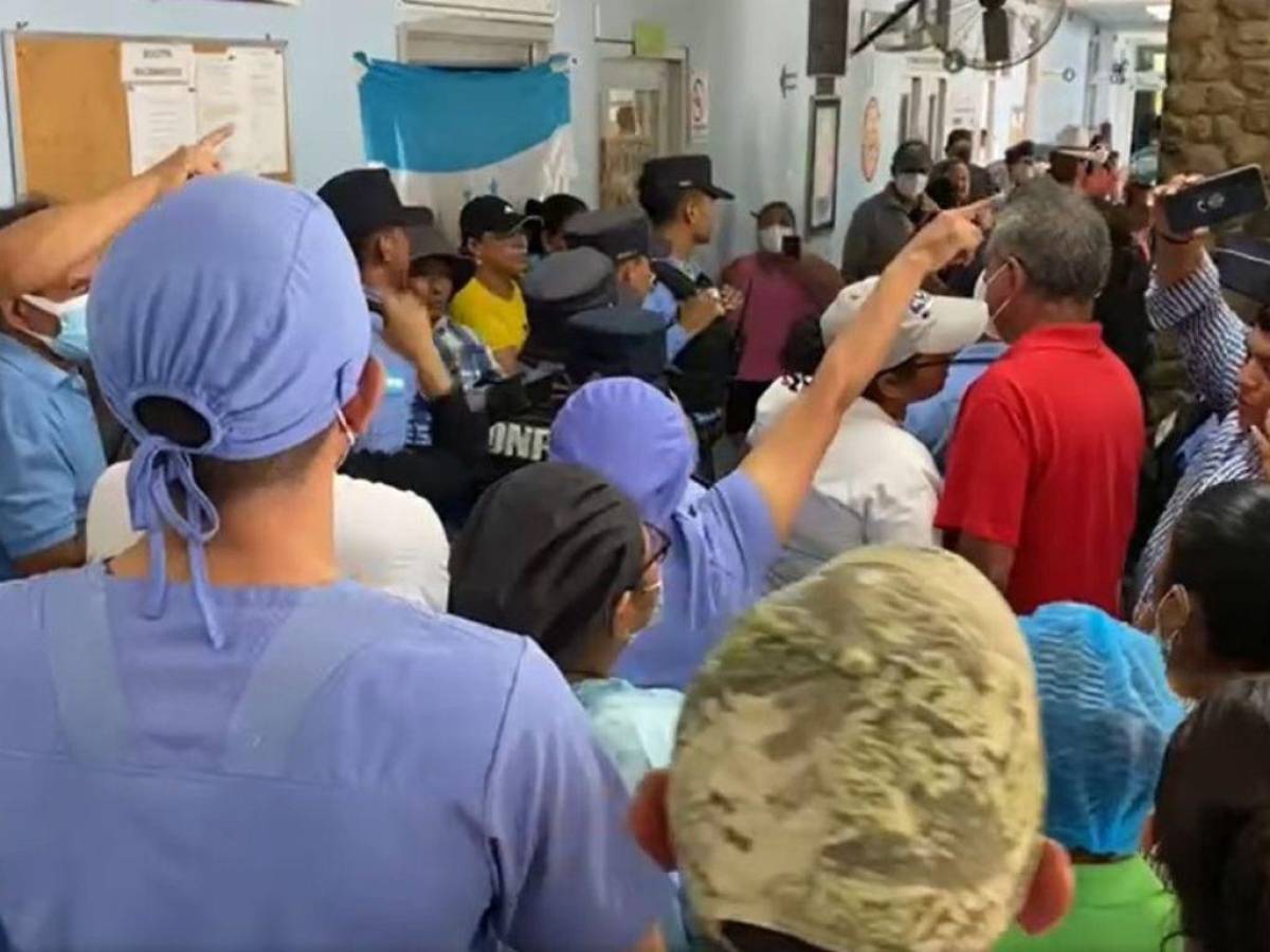 Colectivos de Libre impiden atención médica en hospital de El Progreso, Yoro