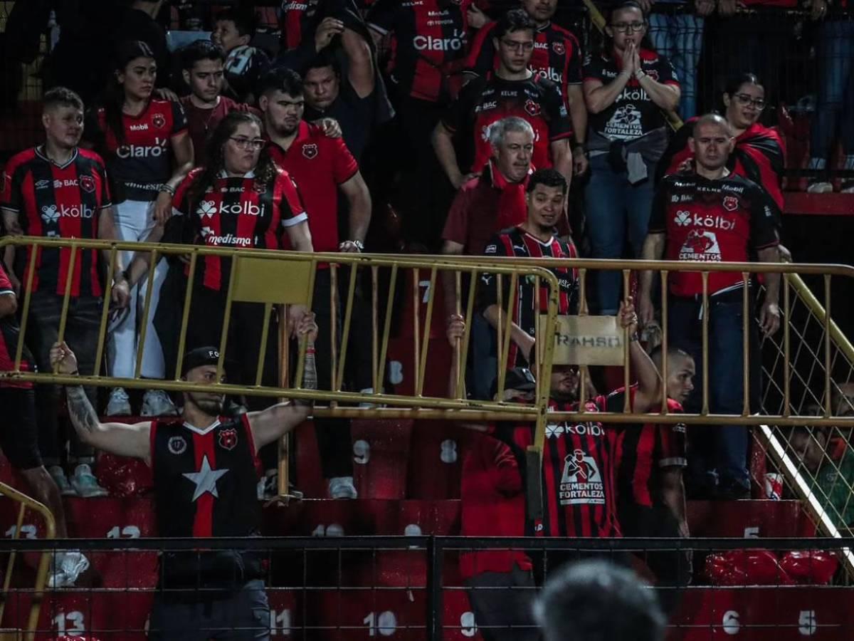 ¡Puñetazos! Tremendo zafarrancho que se armó en final Alajuelense ante Herediano