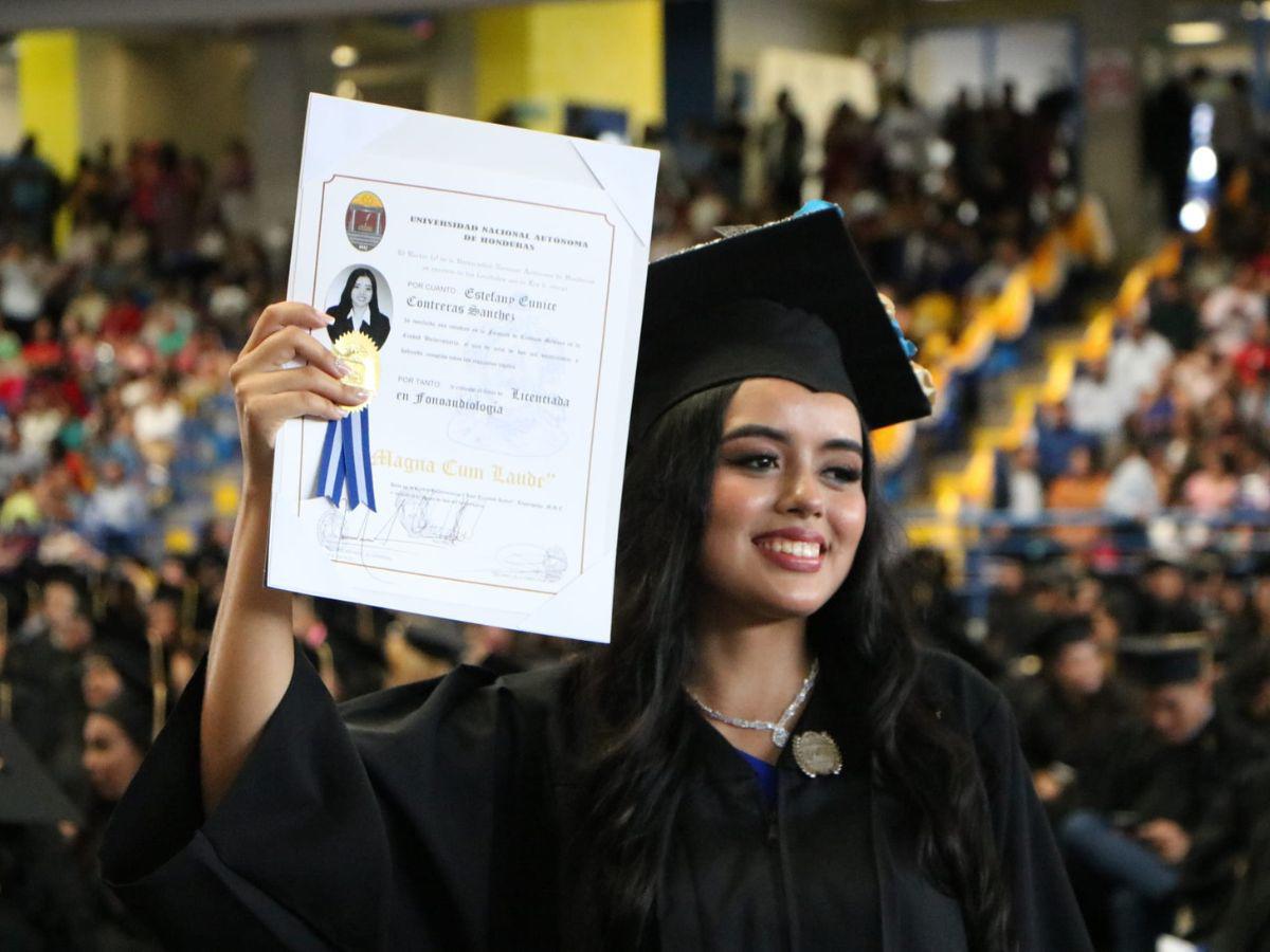 Graduaciones UNAH 2024: Estudiante no vidente y religiosa reciben sus títulos