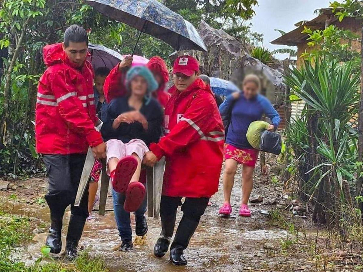 Sufrimiento, dolor e impotencia entre los afectados por la tormenta tropical Sara