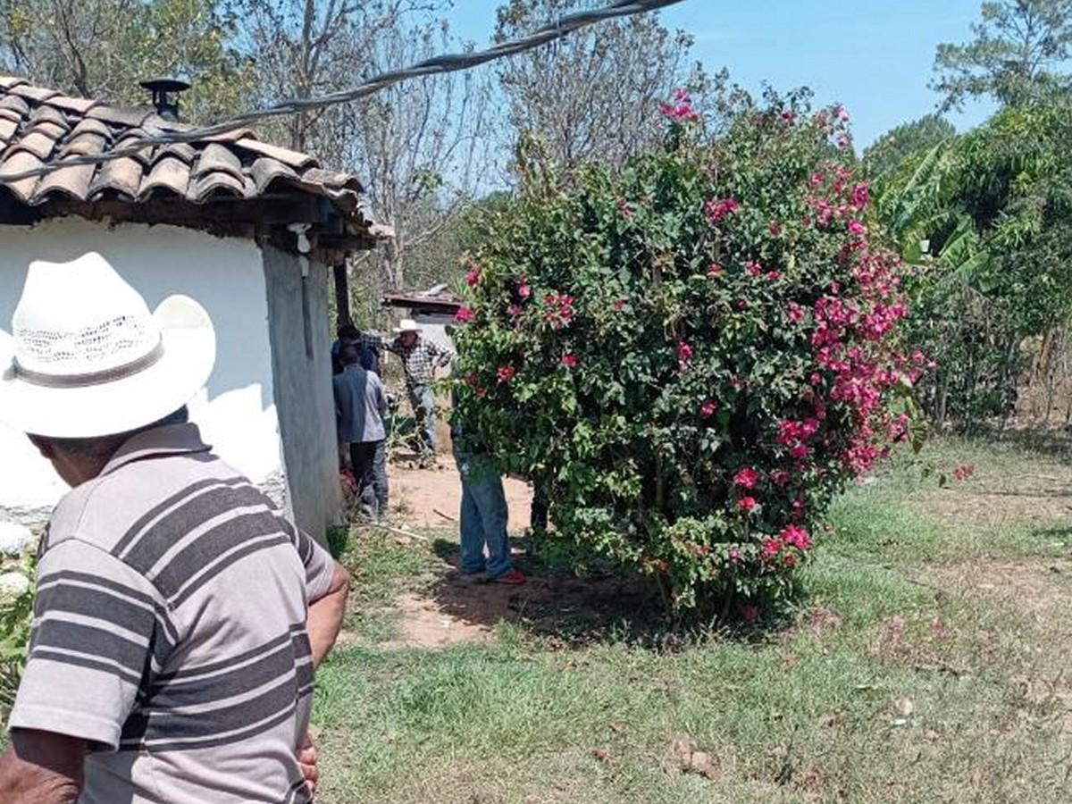 El crimen cometido con saña causa conmoción en la comunidad de Barrio Nuevo.