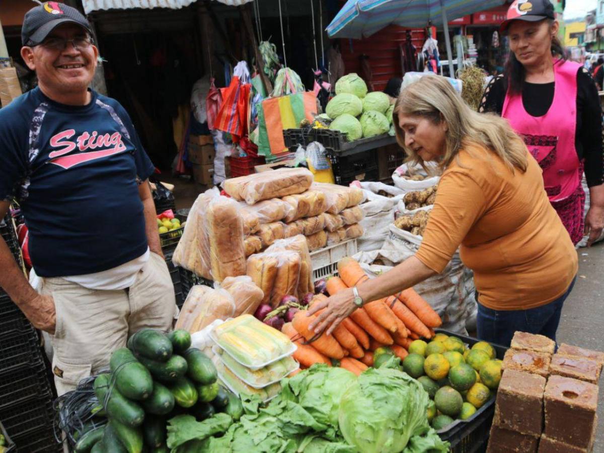 El mercado Zonal Belén abarrotado por las compras de fin de año