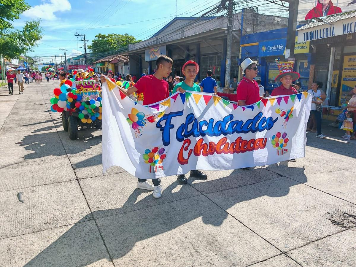 Choluteca celebra su 179 aniversario con colorido desfile y carrozas