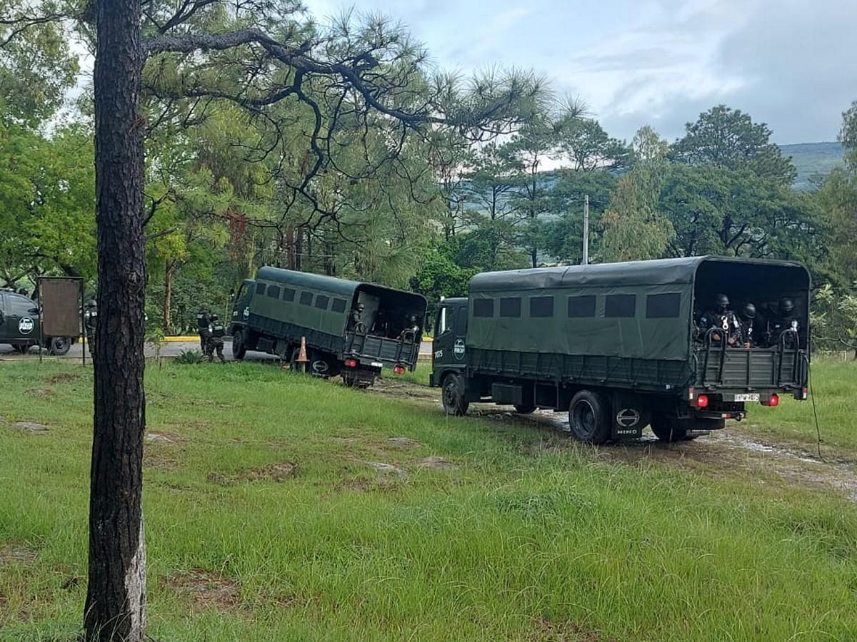 Desde muy temprano una caravana de vehículo militares comenzaron con el riguroso traslado.