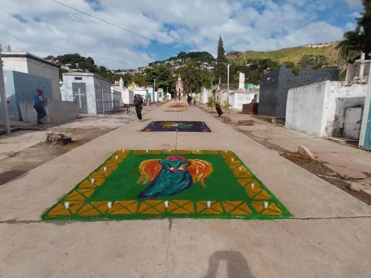 Las vistosas alfombras que decoraron el Cementerio General el Día de Difuntos