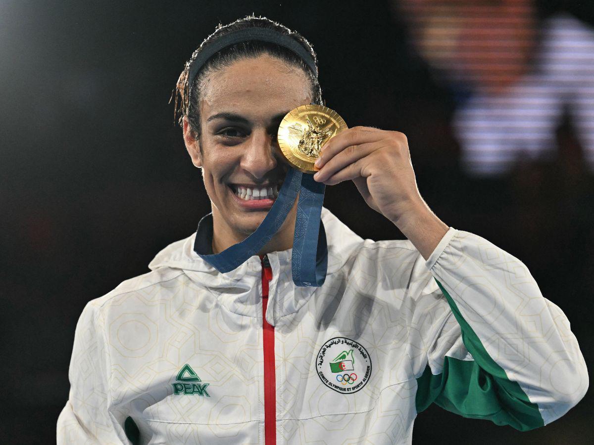 Imane Khelif, boxeadora envuelta en polémica de género, gana la medalla de oro