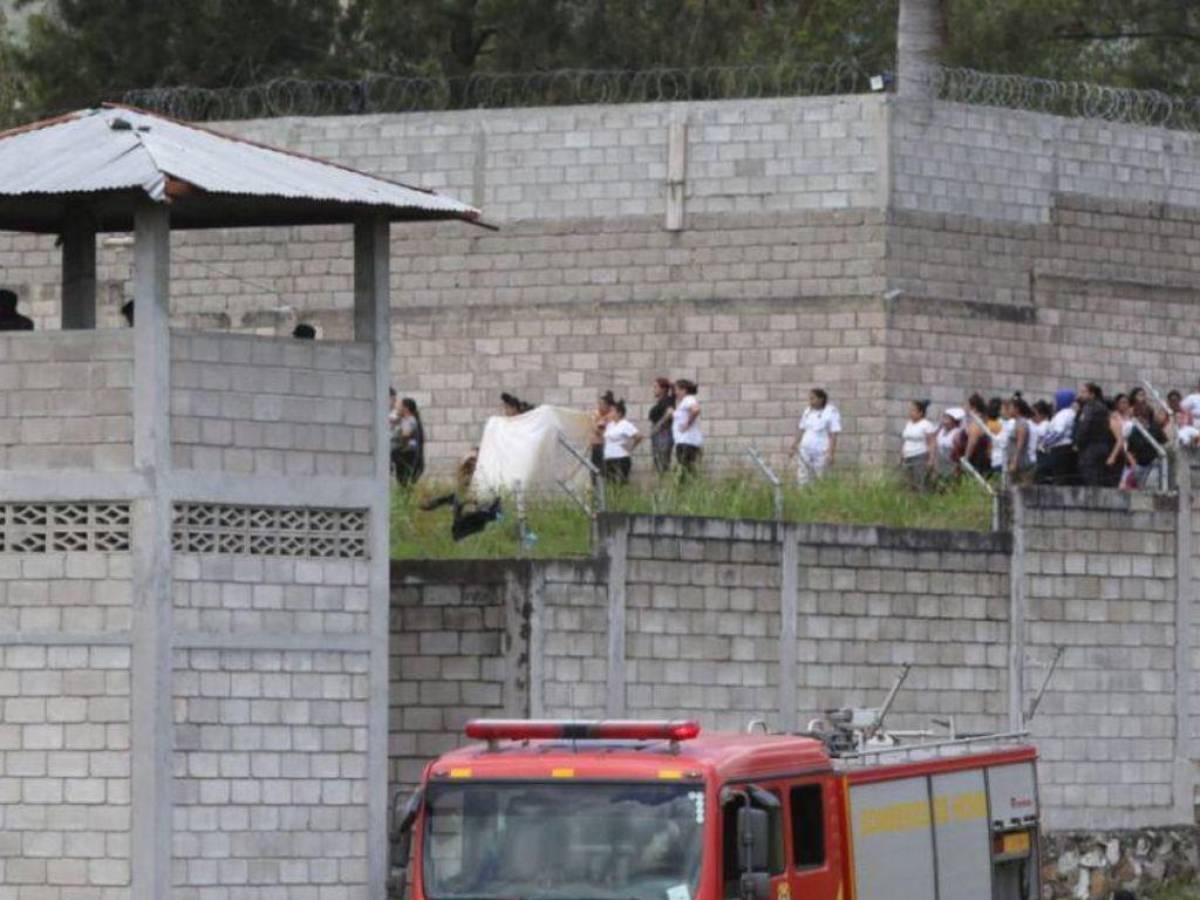 Decretan apertura a juicio para siete pandilleras vinculadas en masacre de PNFAS