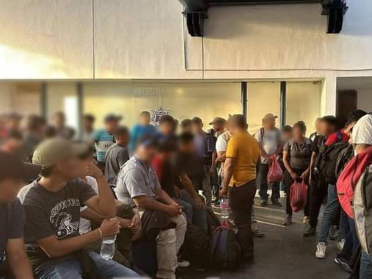 Detienen bus con 114 migrantes en Veracruz, México; iban 36 hondureños