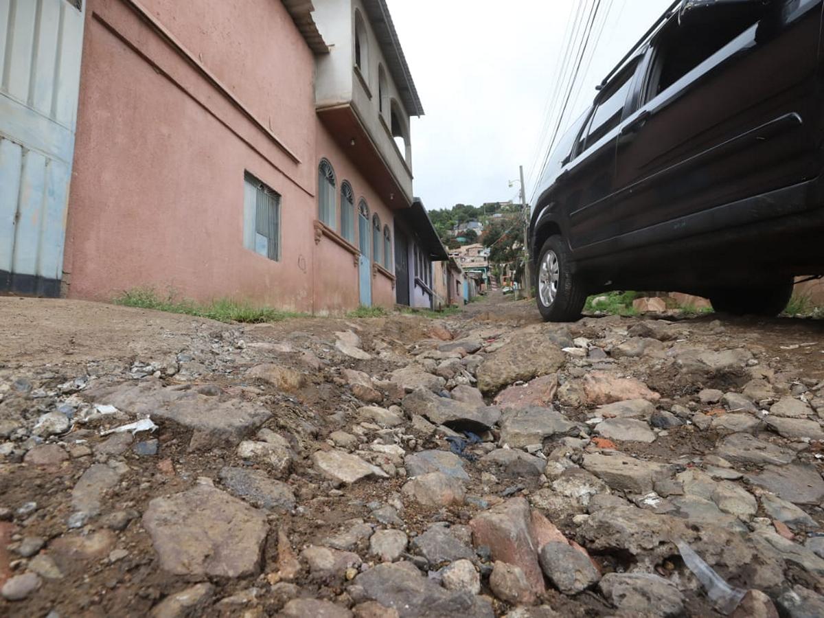 La imagen captada por EL HERALDO muestra la terrible condición en la que se encuentra la calle principal de la colonia Ulloa.