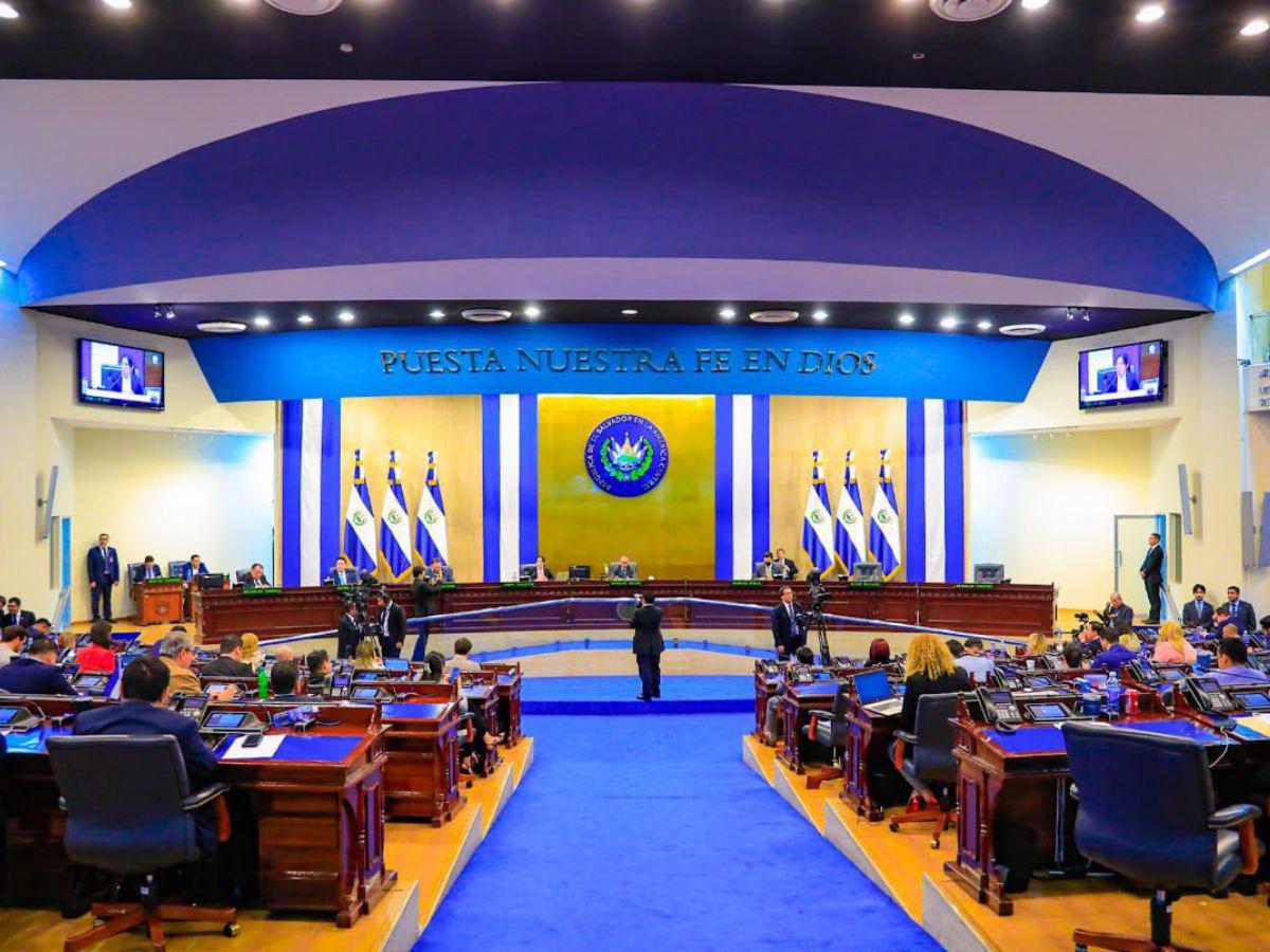 Congreso de El Salvador reduce el número de municipios del país