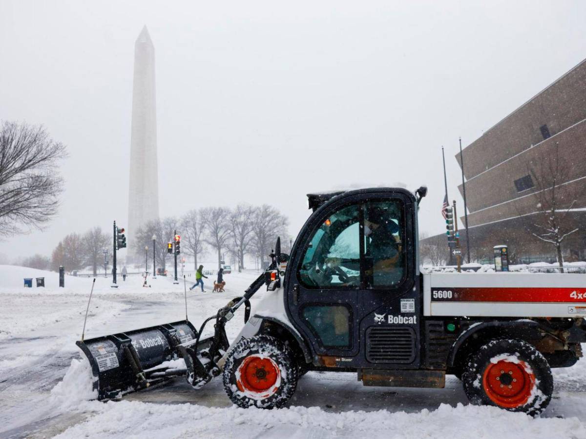 Tormenta invernal azota Estados Unidos afectando miles de vuelos