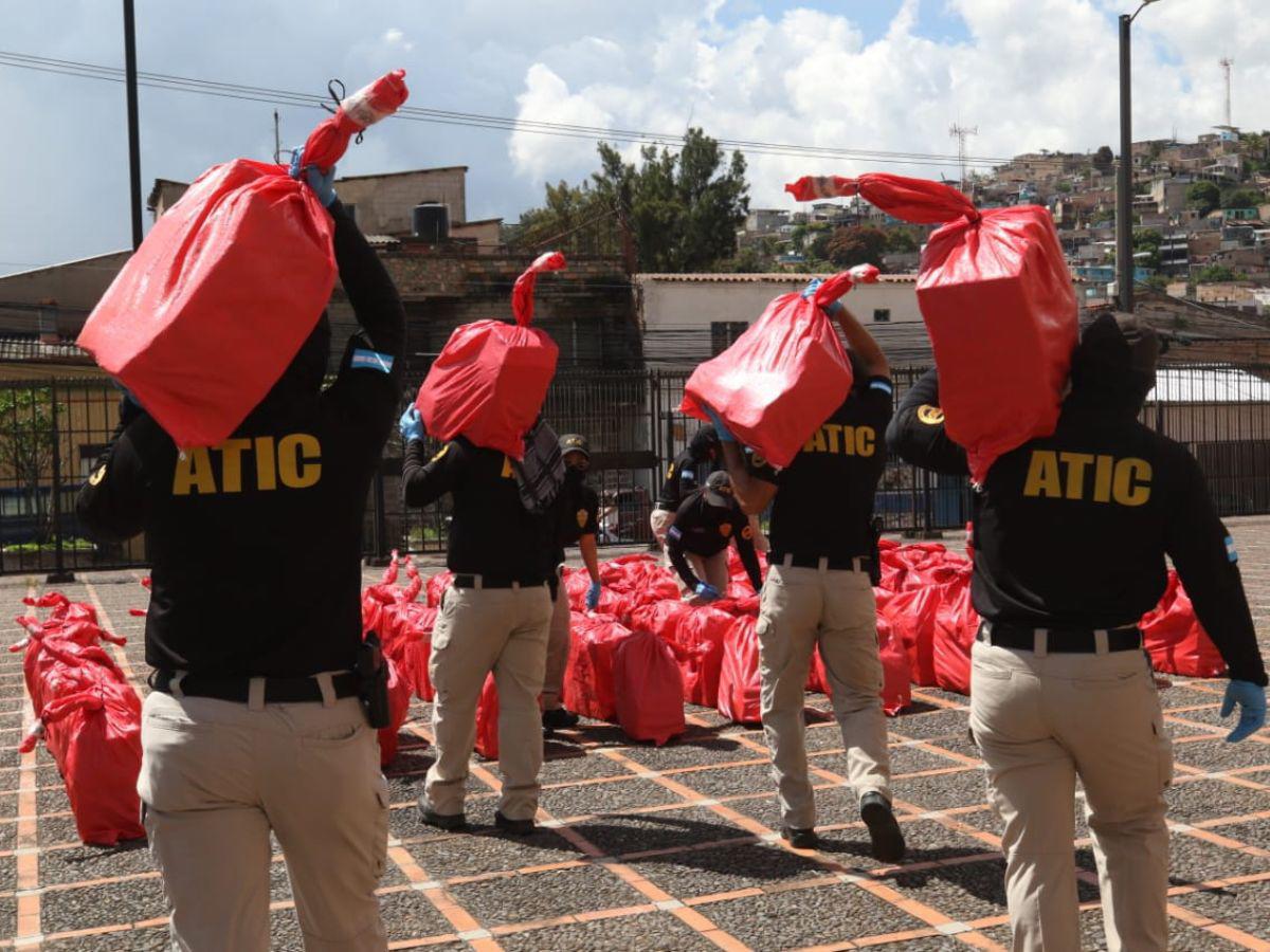 Llegan a la ATIC los 3,993 kilos de supuesta droga decomisada a colombianos