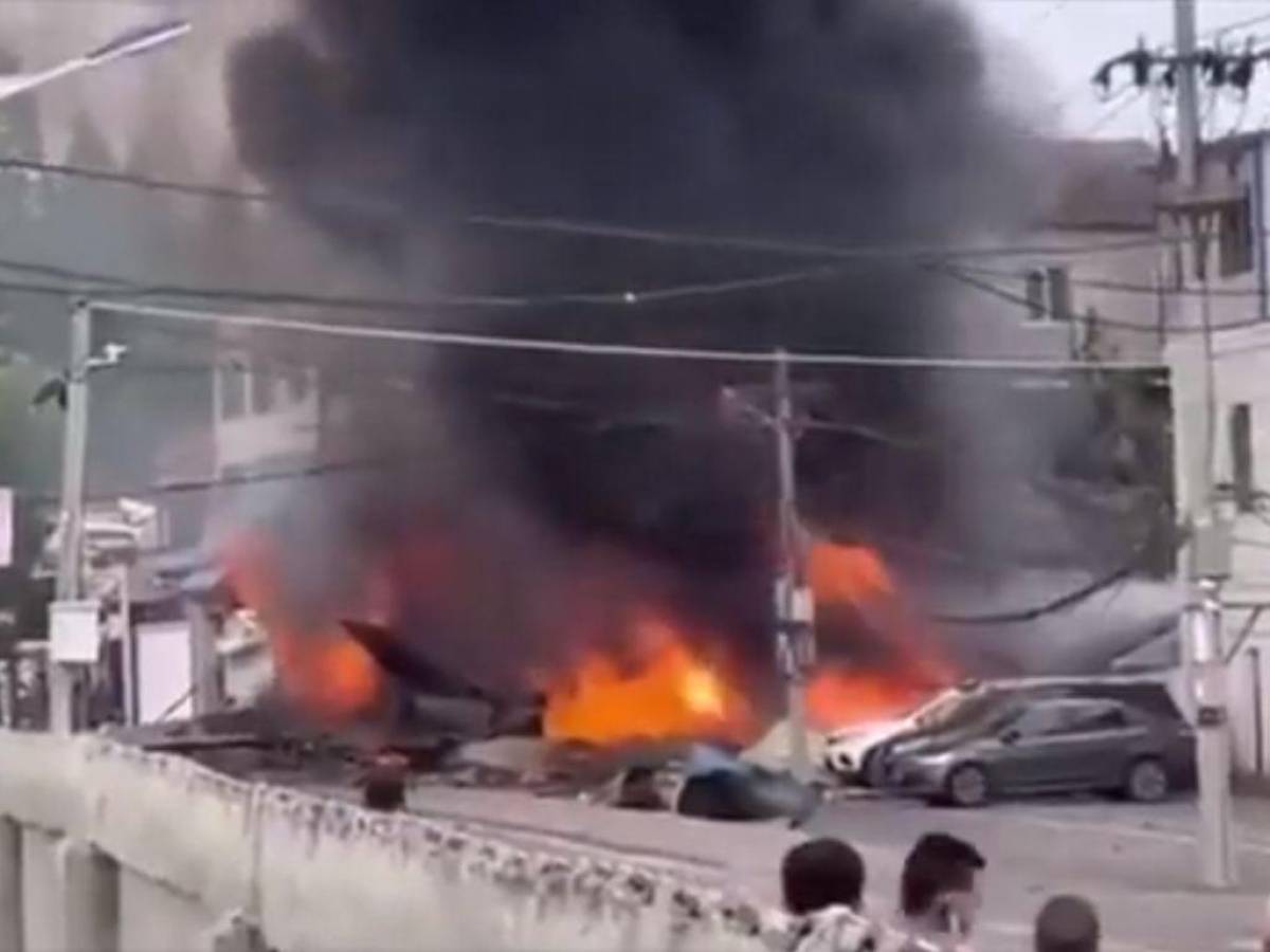 VIDEO: Un muerto y dos heridos deja accidente de avión de combate chino