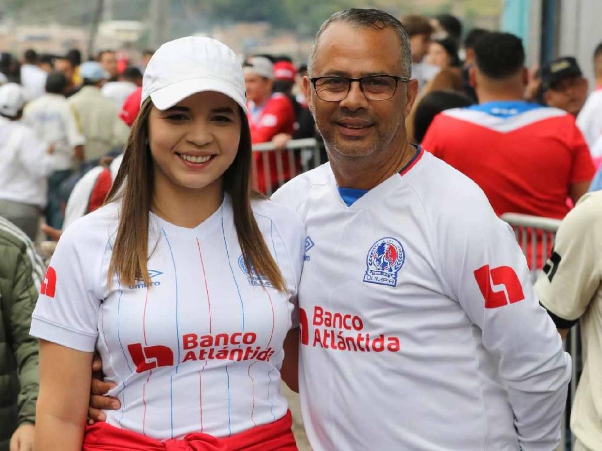 Novia de jugador del Motagua sorprende entre bellas chicas en el Nacional ¡Hubo descuido!