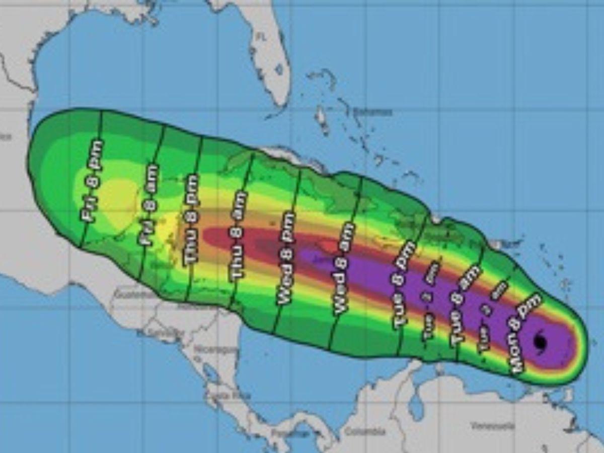 La gráfica detalla la velocidad de vientos del huracán Beryl, el verde son las velocidades menores con vientos entre los 5 a 30 millas por hora, es decir 8 a 48 kilómetros por hora.