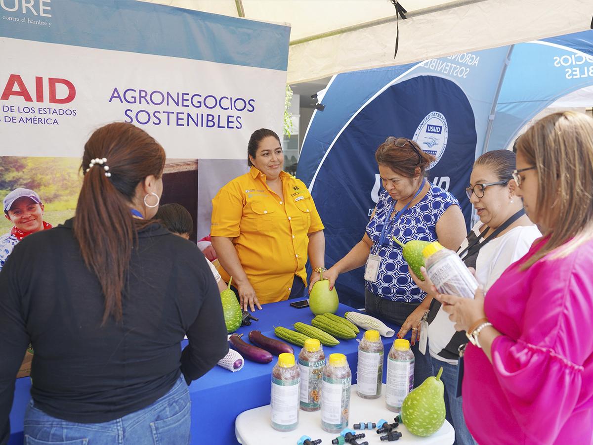 <i>Agronegocios Sostenibles, junto a otros líderes del sector, se compromete a promover la innovación y la sostenibilidad en la agricultura, como se demostró en la Agroferia 2024.</i>