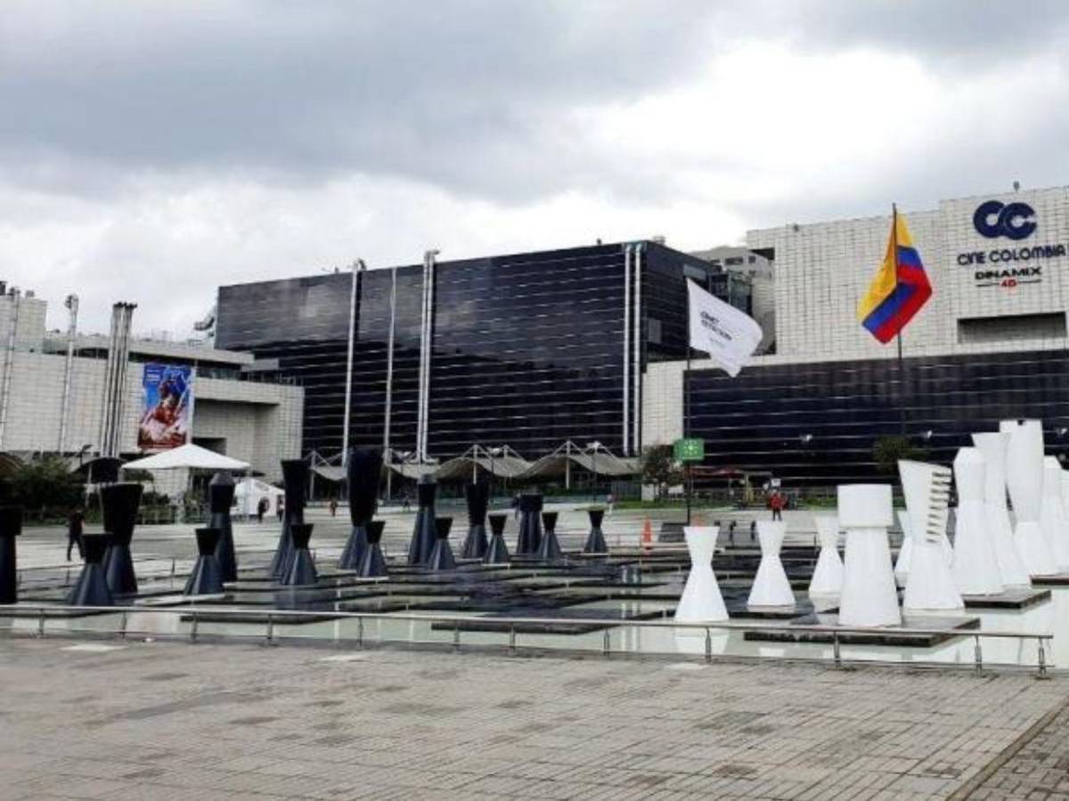 Niña de 5 años fallece en centro comercial de Bogotá tras caerle un vidrio