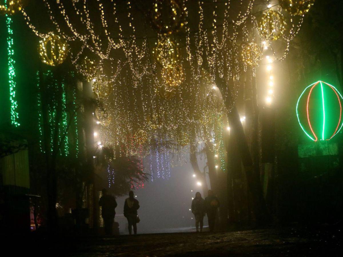 La capital viste sus noches de luces y alegría en la víspera de Navidad