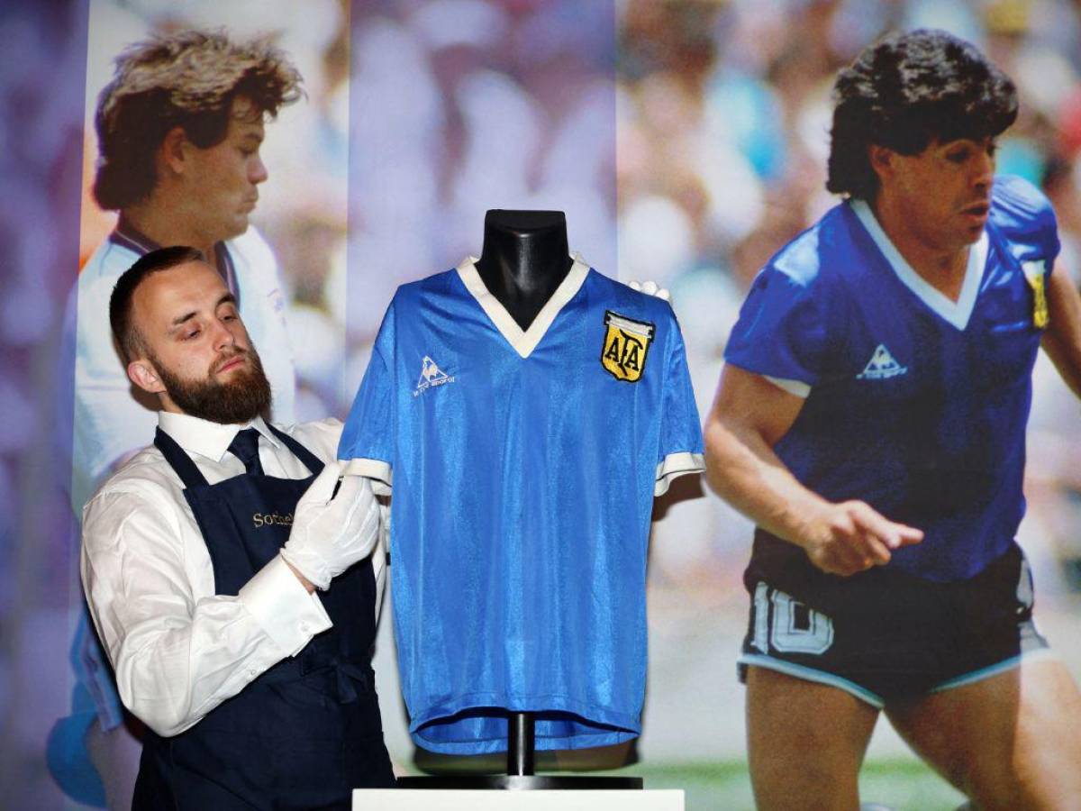 La exorbitante cifra pagada por la camiseta de Maradona en México 86