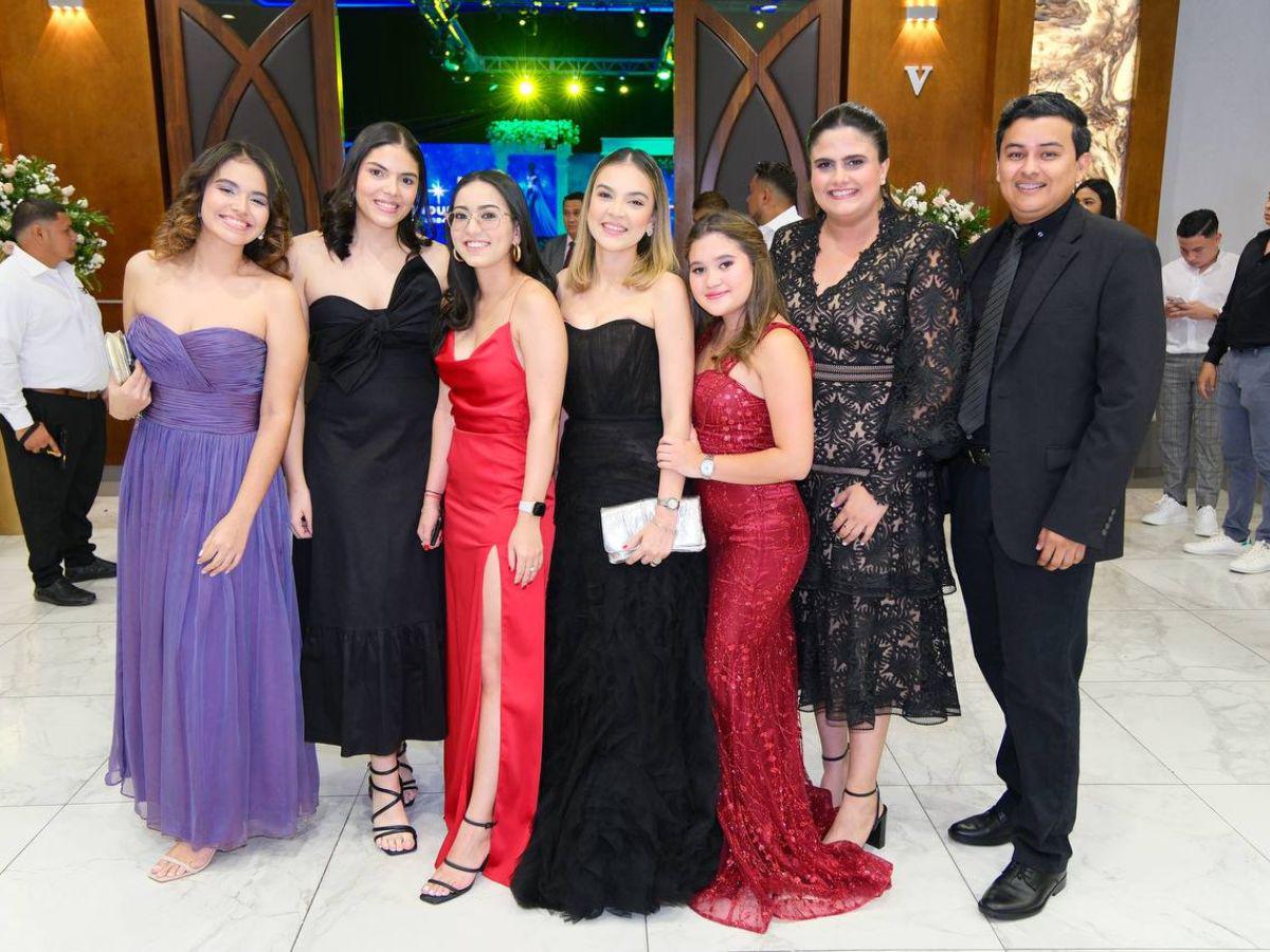 Música, glamour e invitadas especiales: el ambiente en el Miss Honduras 2024