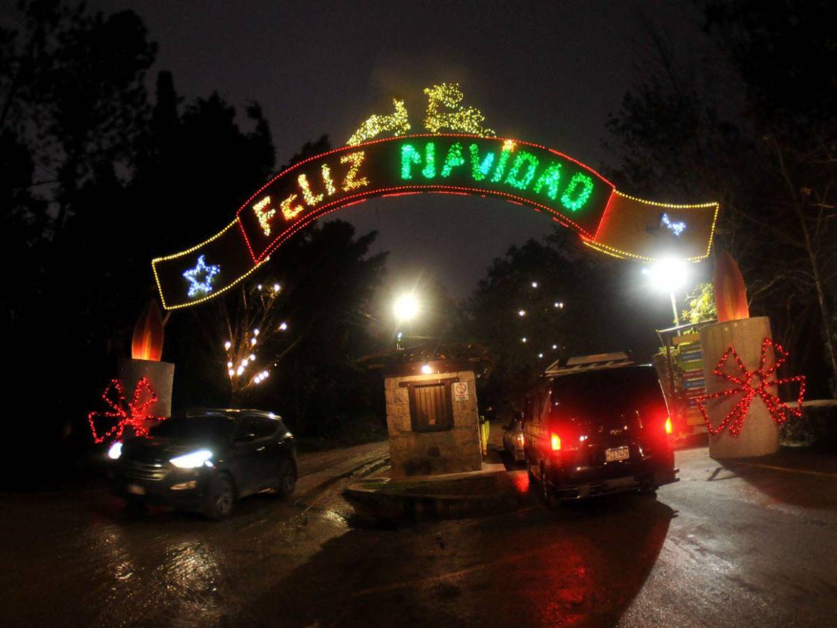 La capital viste sus noches de luces y alegría en la víspera de Navidad