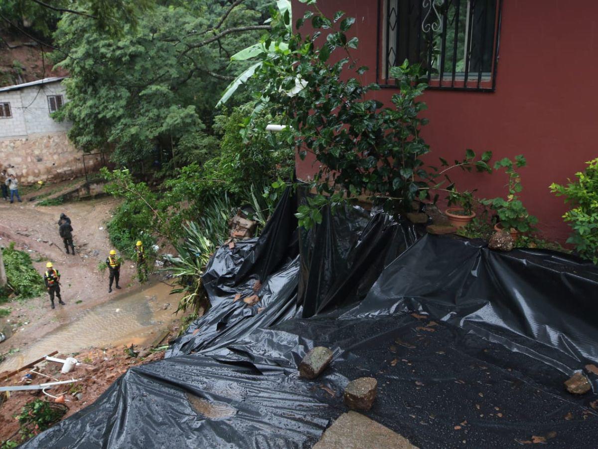 Tormenta Sara deja deslizamientos y colapso de muros en Tegucigalpa