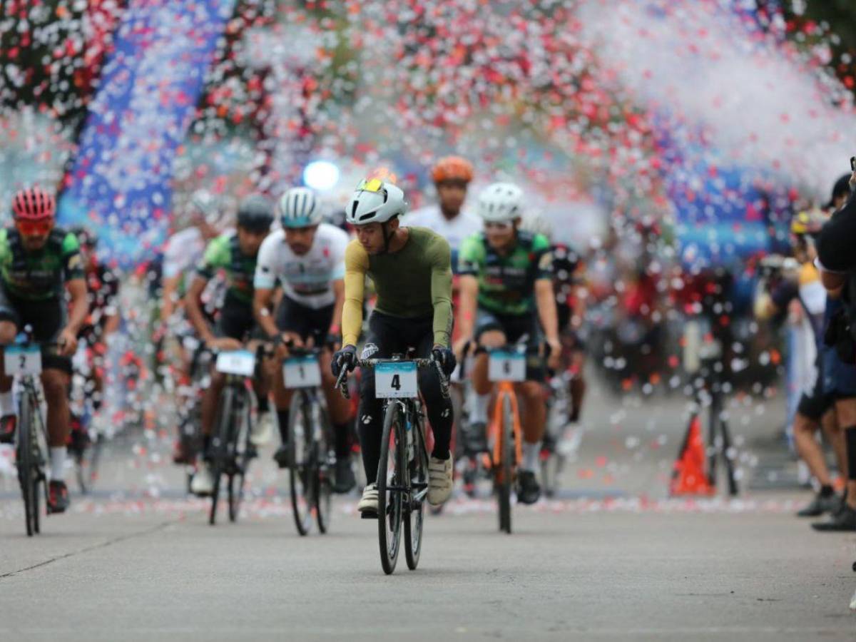 Adrenalina sobre ruedas: ¡Así inició la Vuelta Ciclística de EL HERALDO 2024!