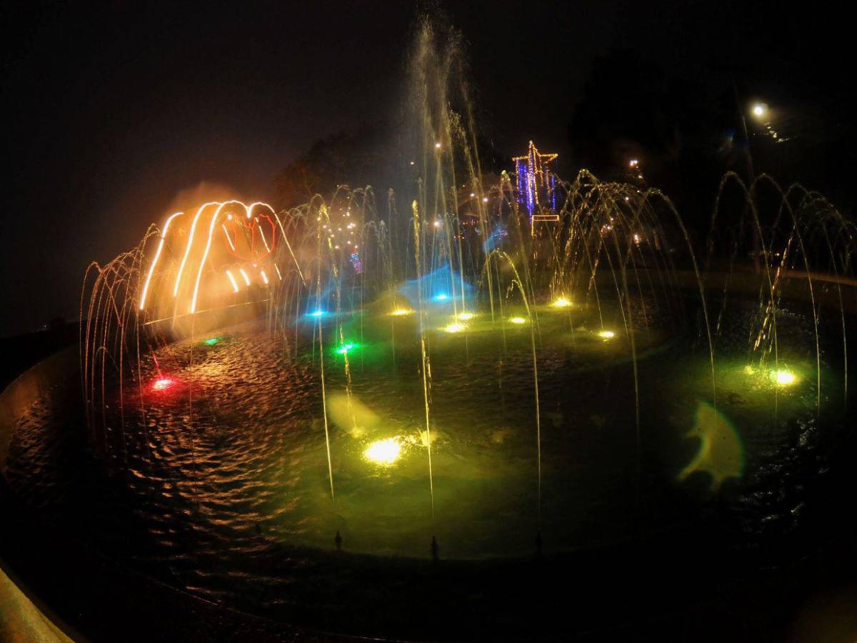 La capital viste sus noches de luces y alegría en la víspera de Navidad