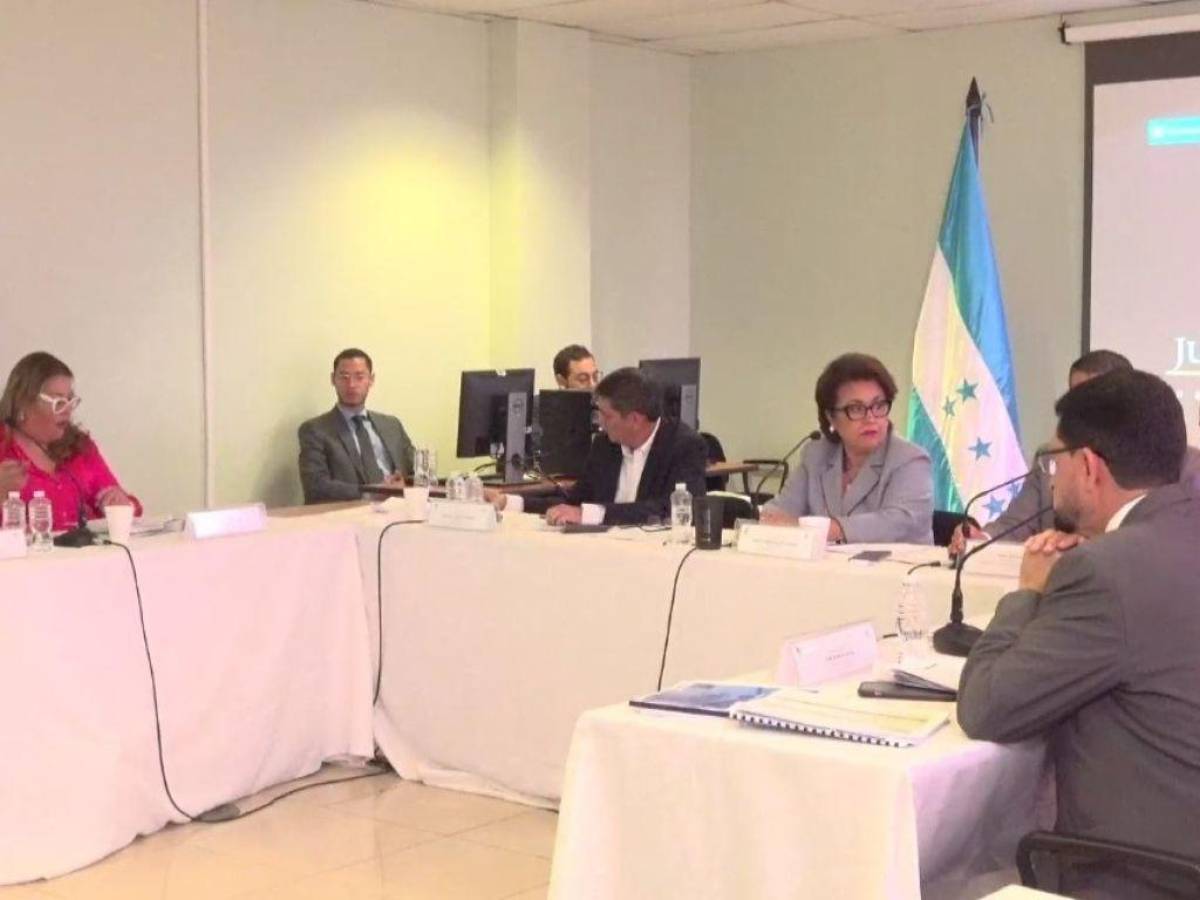 Junta Proponente oficializa lista definitiva de 22 candidatos a fiscal general y adjunto