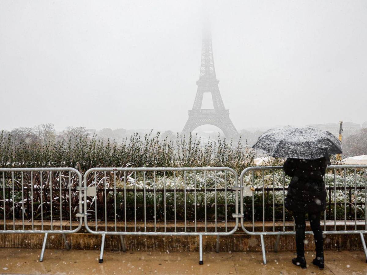 Temporal de nieve en Francia: vuelos cancelados y carreteras colapsadas