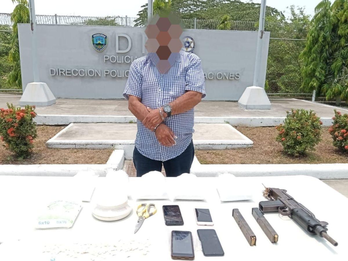 Capturan a alias “El Tapicero” con mini Uzi y cinco kilos de cocaína en San Pedro Sula