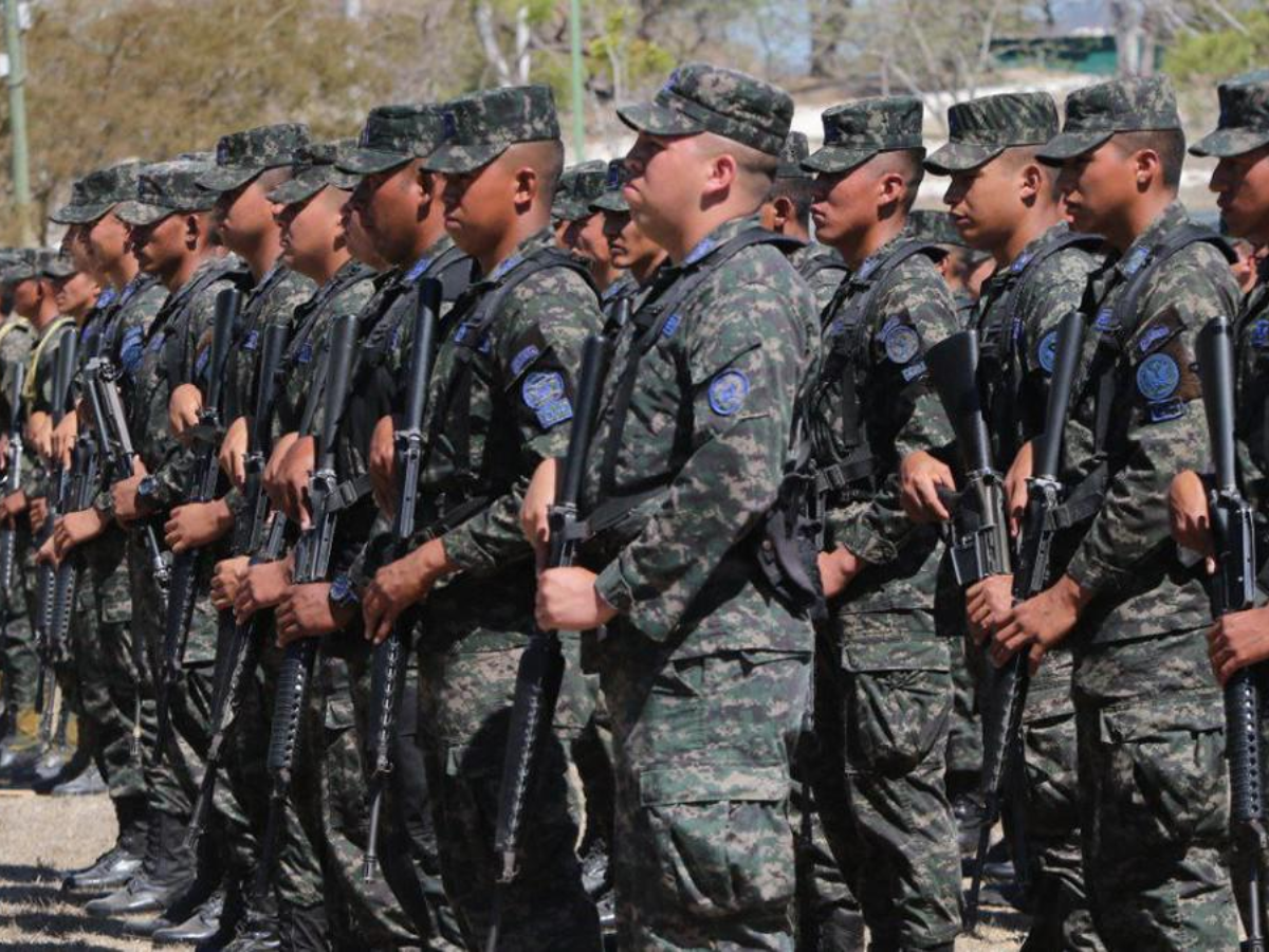 Honduras despliega policías y militares por temporada navideña