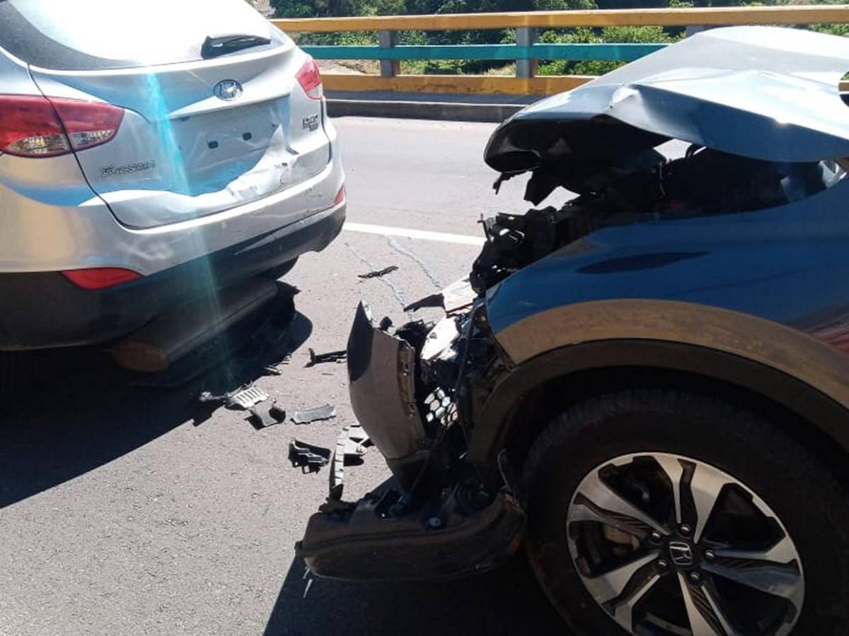 Al menos 10 vehículos afectados tras choque en cadena en el Anillo Periférico