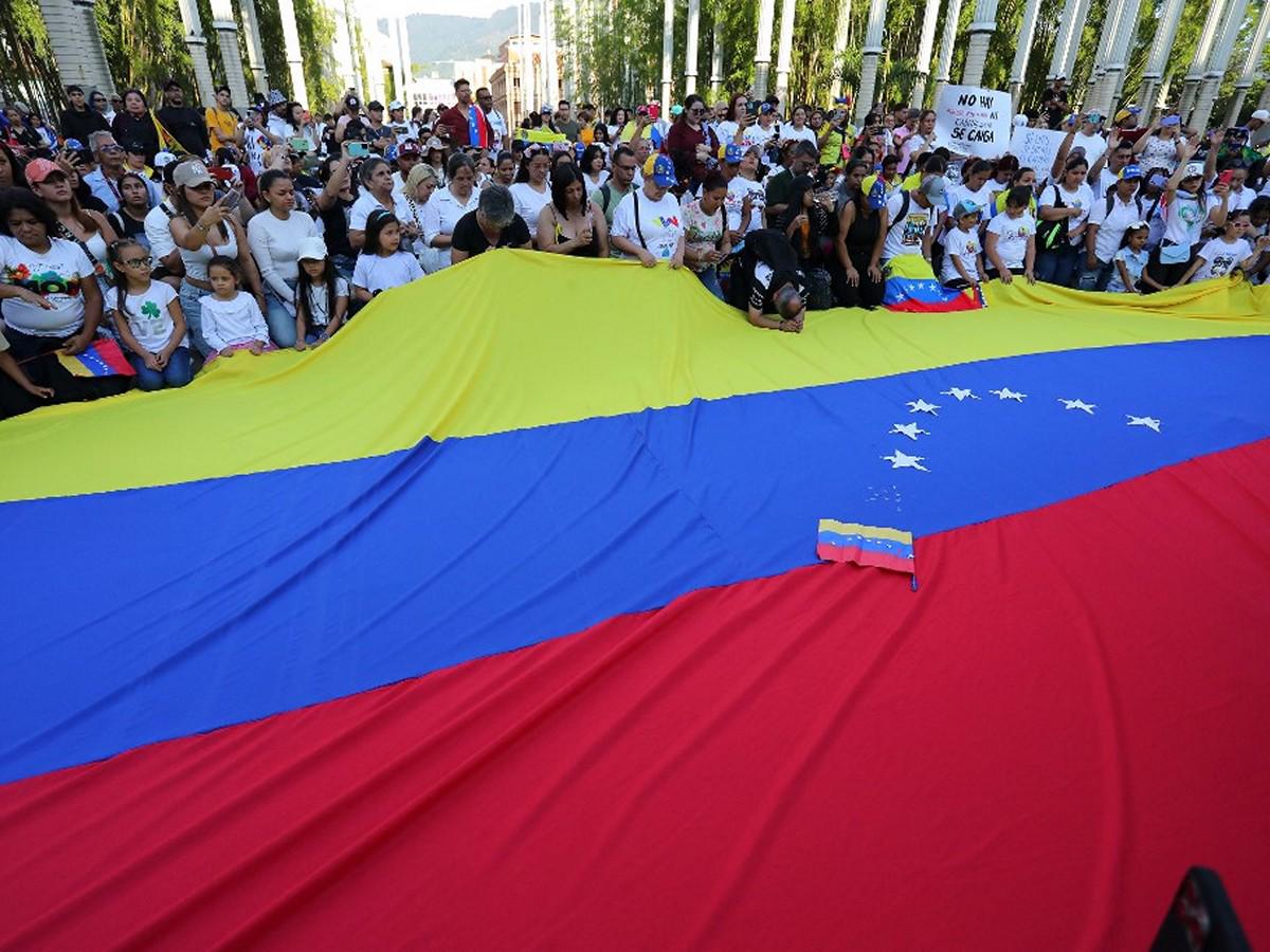 Vence plazo judicial para presentar escrutinio de presidenciales en Venezuela