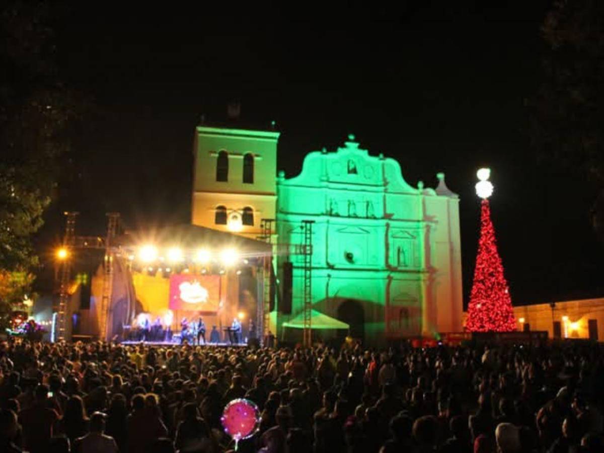 Luces, alegría y 12 campanadas: Así despide Comayagua el 2024