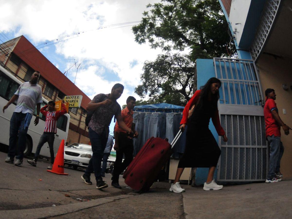 Semana Morazánica: Abarrotadas de viajeros lucen terminales de buses en la capital