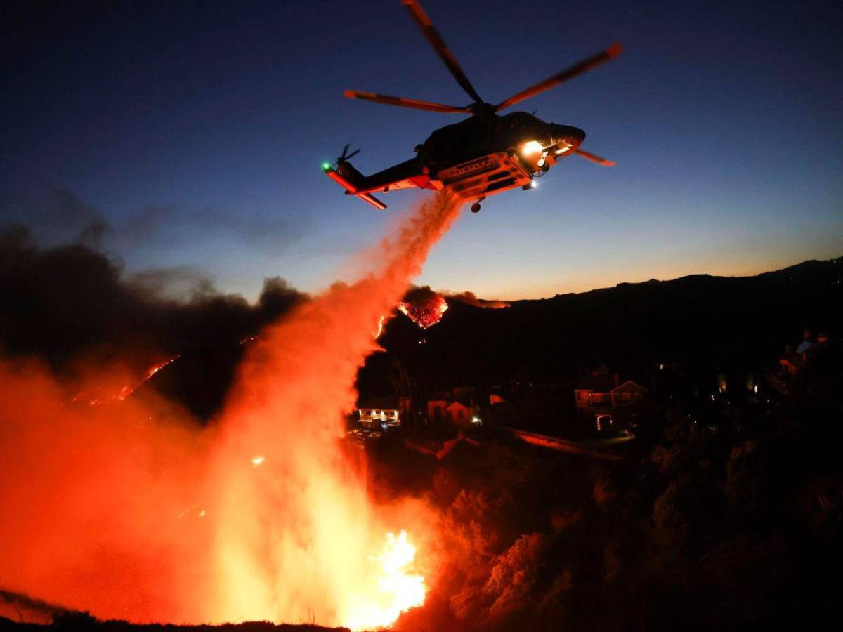 ¡Impactantes imágenes! Se agrava la situación de los incendios en Los Ángeles