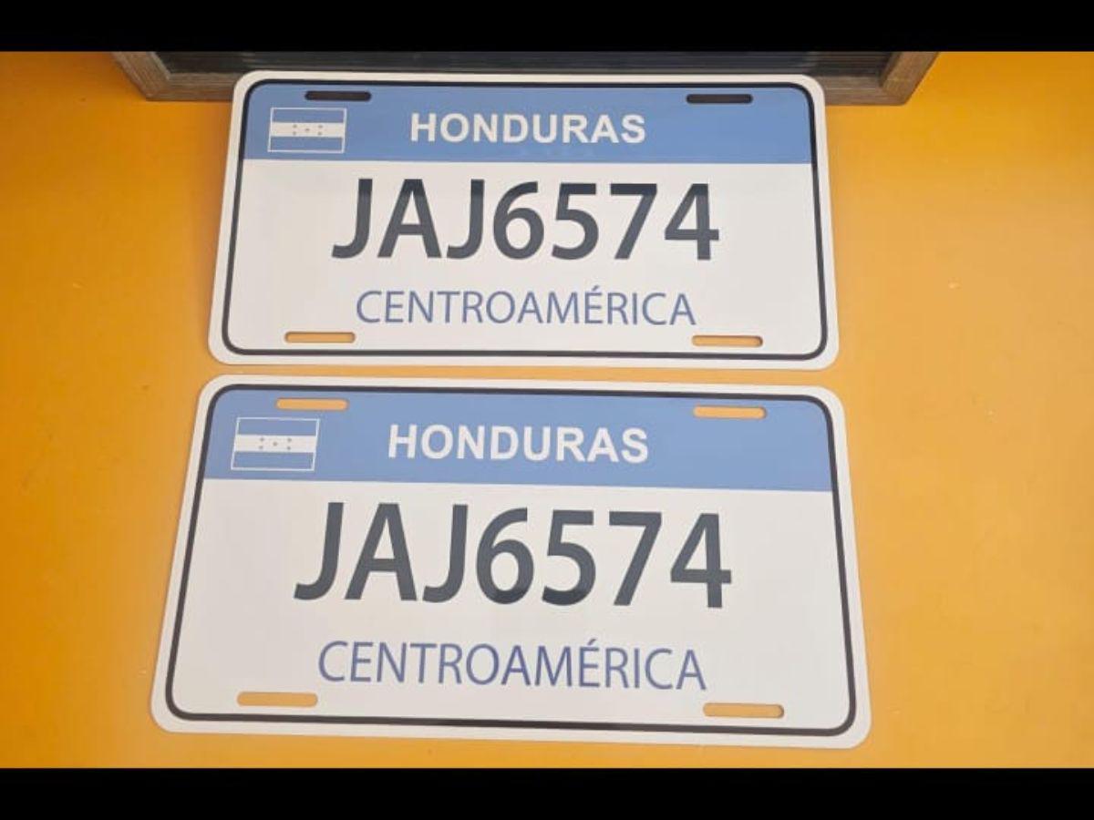 Hasta 900 lempiras cobran por placas físicas; IP dice que es ilegal