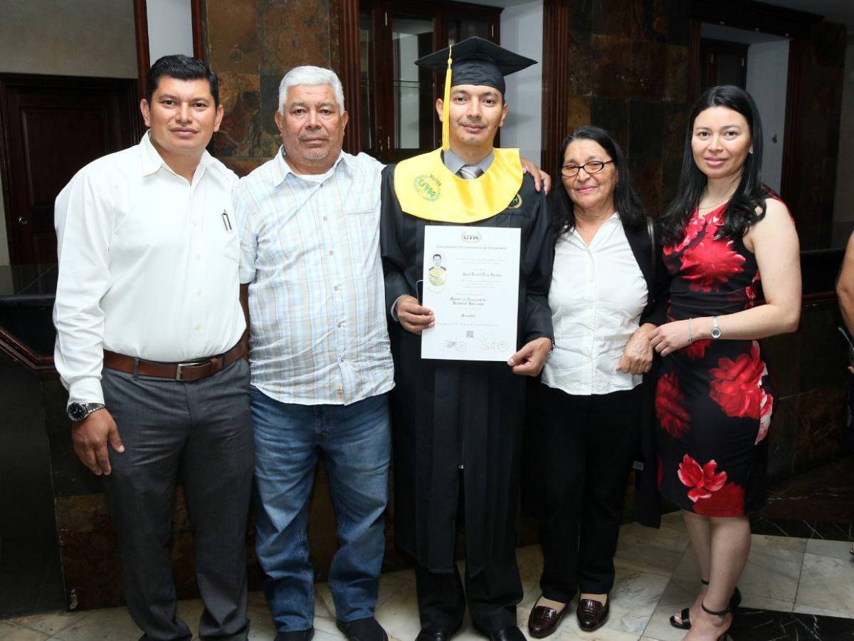 La UTH celebra la graduación de más de 200 alumnos