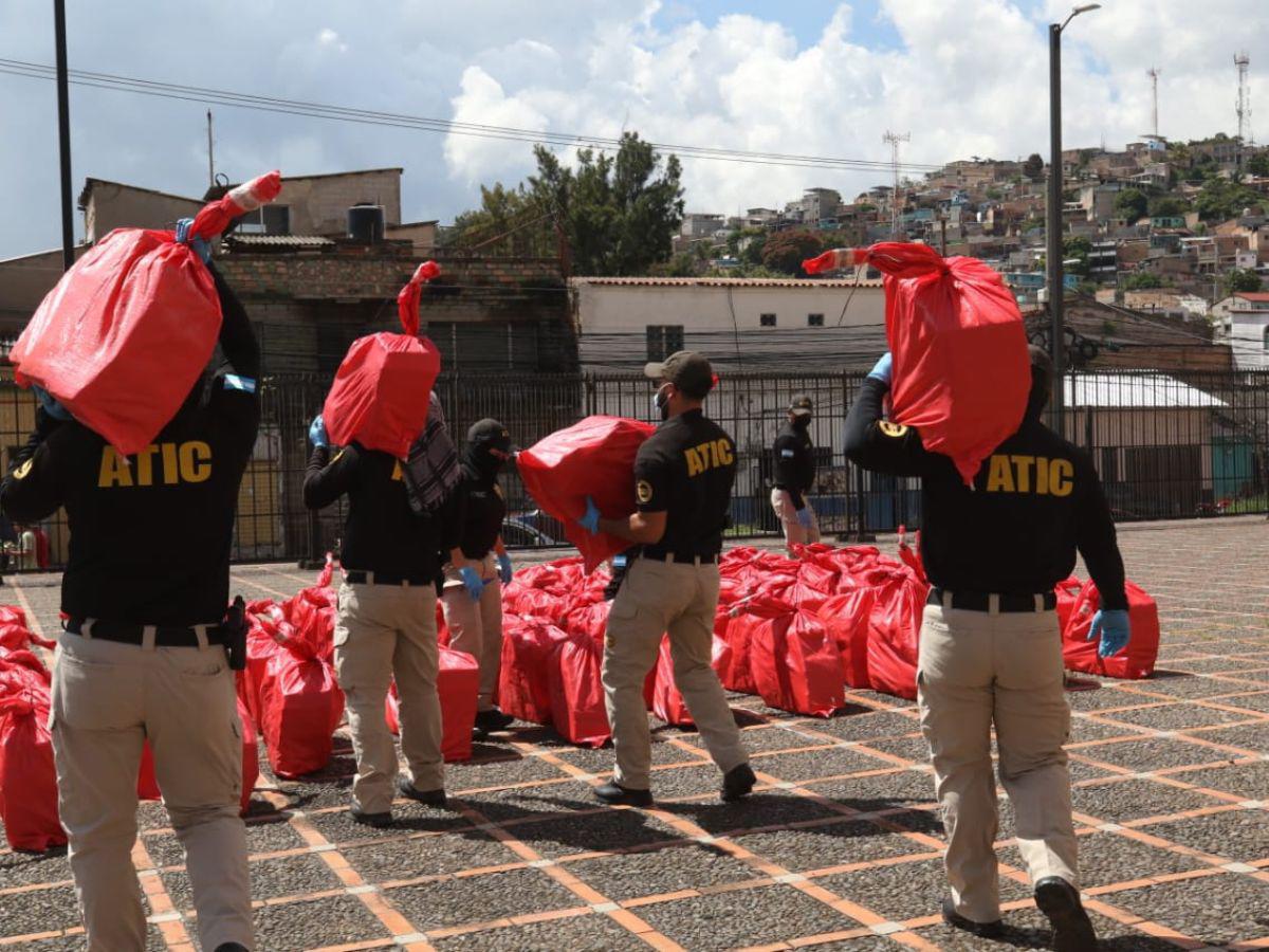 Llegan a la ATIC los 3,993 kilos de supuesta droga decomisada a colombianos