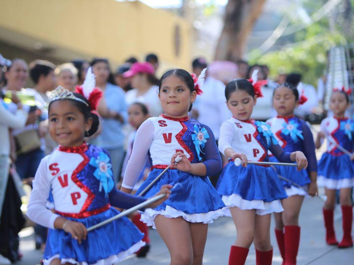 Hondureñitos comienzan desfiles patrios en la capital hondureña