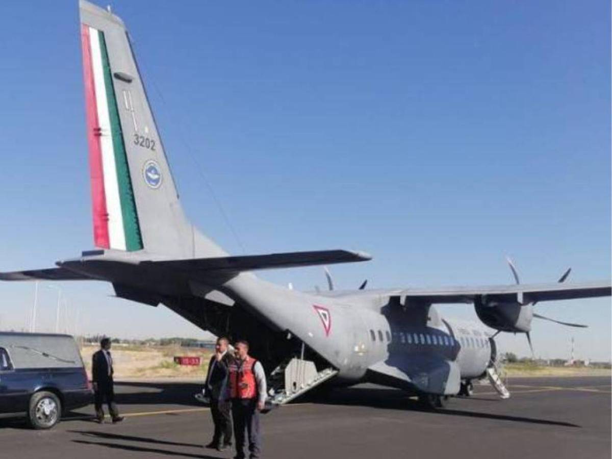 Aeronave en la que venían los seis cuerpos de los hondureños repatriados desde Ciudad Juárez tuvo una avería