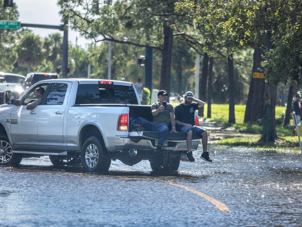 Milton deja una senda de muerte y destrucción a su paso por Florida