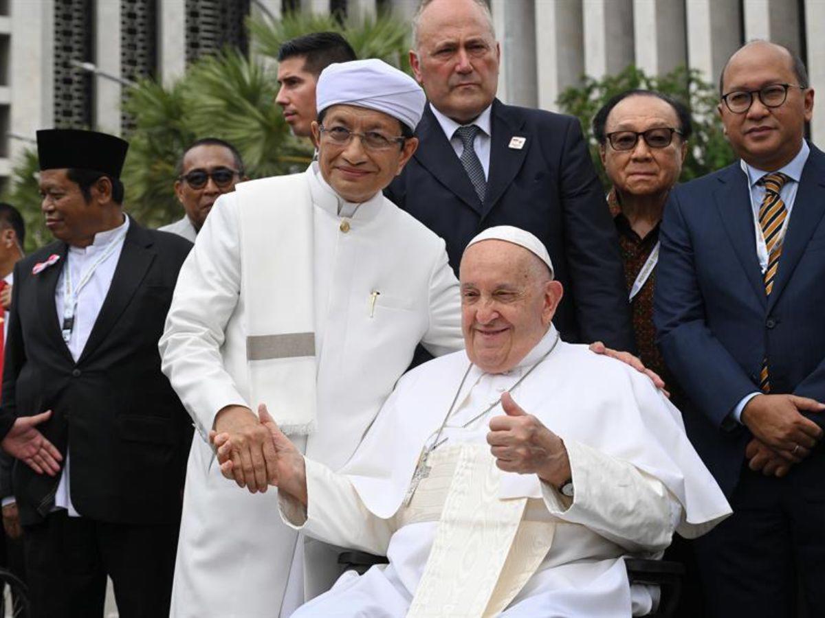 La Policía de Indonesia detiene a siete personas que pretendían atacar al papa Francisco