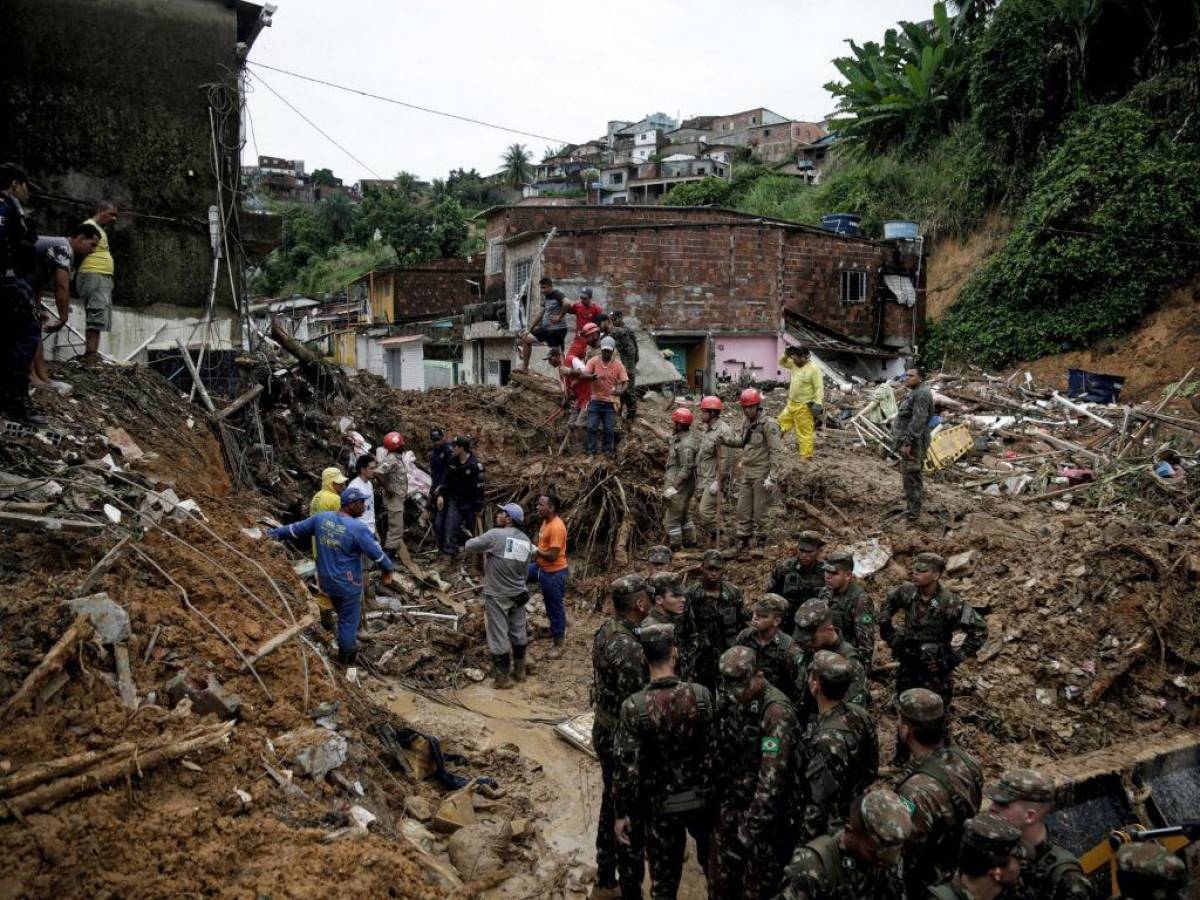 Fuertes lluvias en nordeste de Brasil dejan ya 56 muertos y 56 desaparecidos