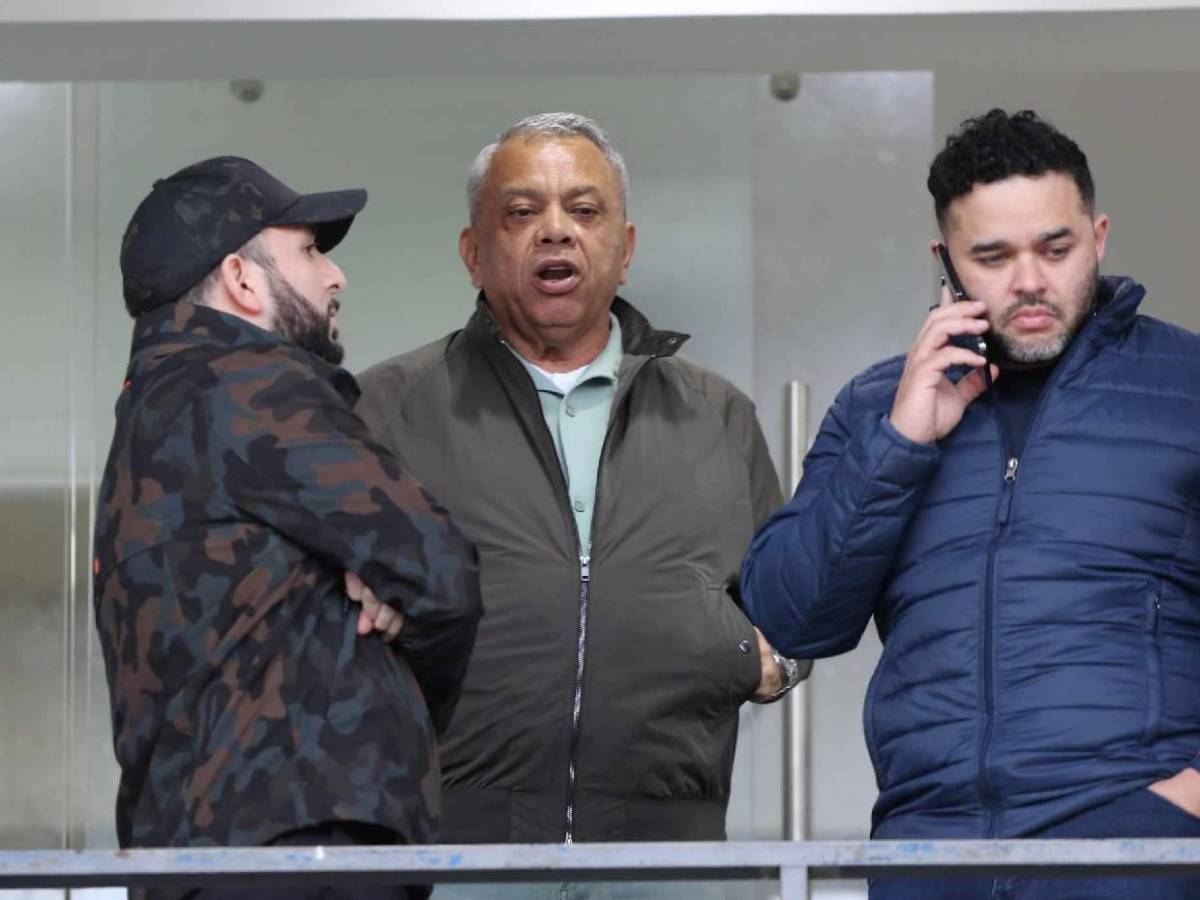 Presentadores hondureños y famosos en el estadio Nacional para la final Olimpia-Motagua